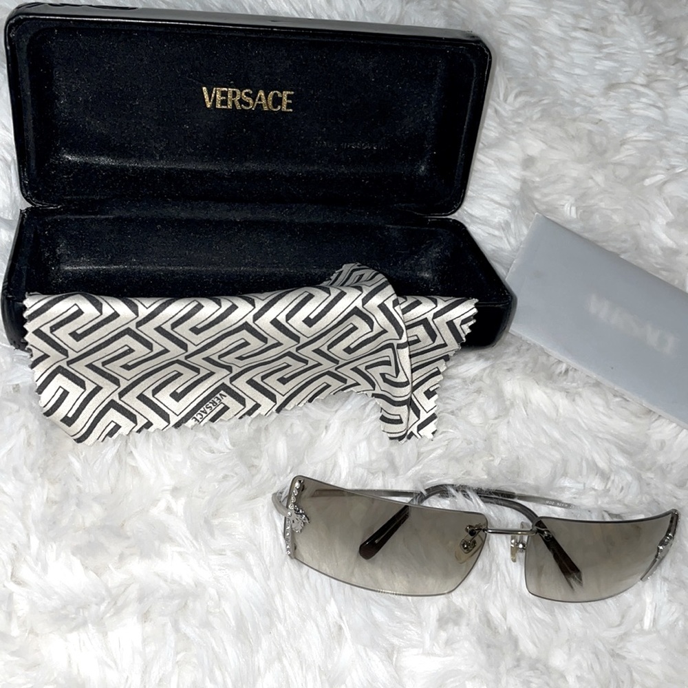 Authentic on trend 90s vintage Versace sunglasses